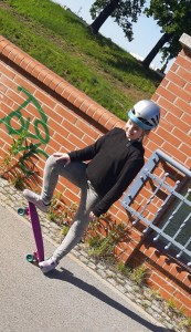 5b Natalia Chomentowska zdjęcie 1 - jazda na deskorolce       